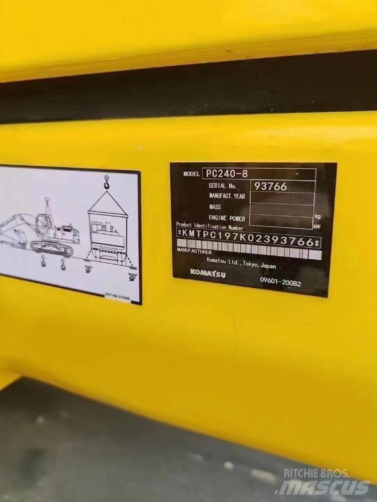 Komatsu 240LC-8 履带挖掘机