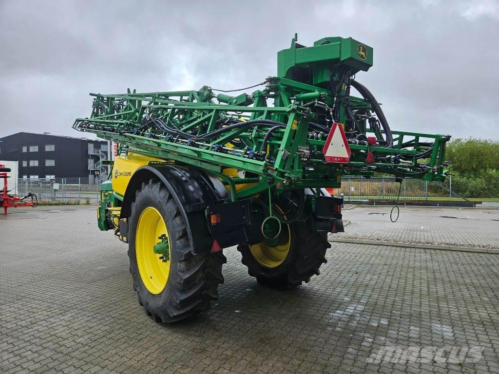 John Deere M692i 牵引式喷雾机