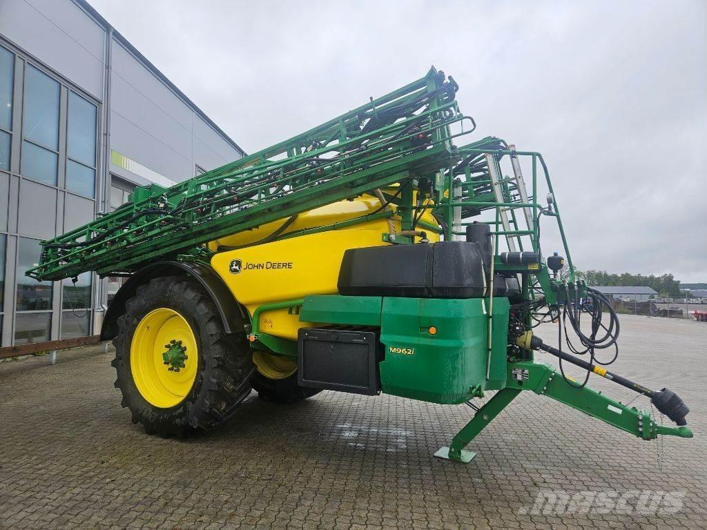 John Deere M692i 牵引式喷雾机
