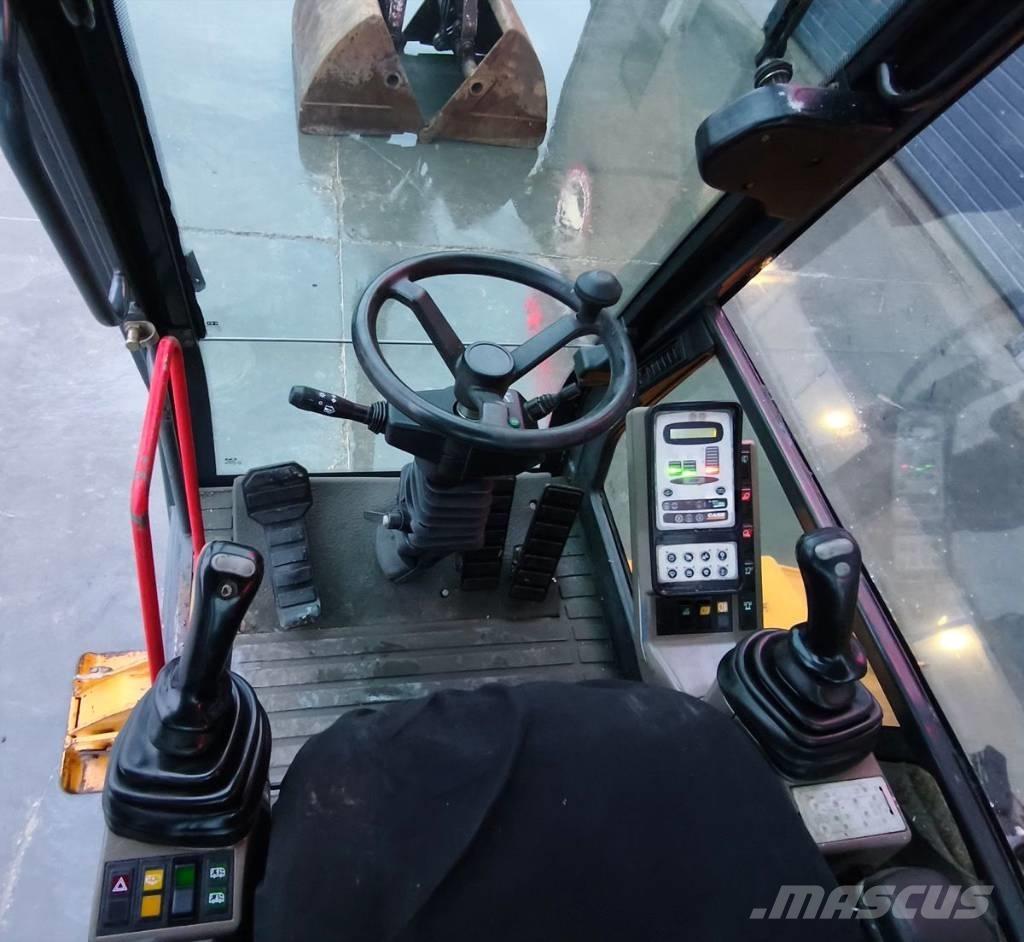 CASE WX 170 工业挖掘机