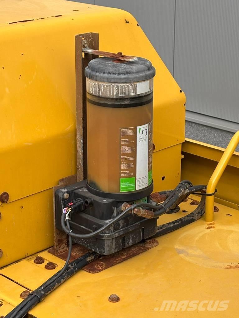 CAT 352 履带挖掘机