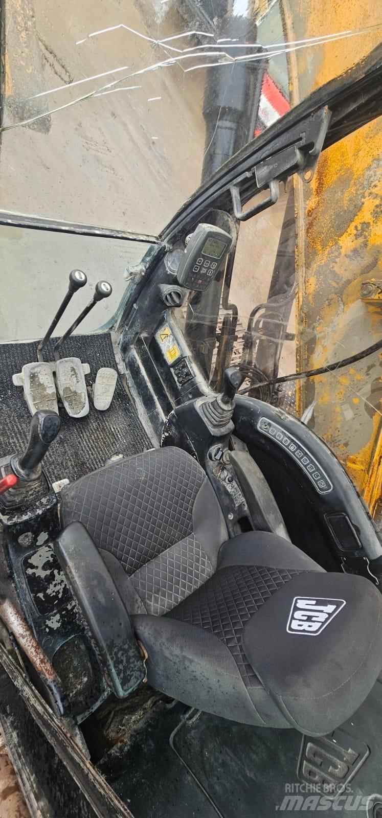 JCB JS 220 LC 履带挖掘机