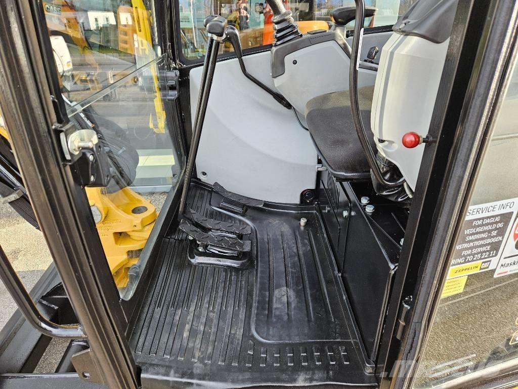 CAT 302.7 CR 小型挖掘机