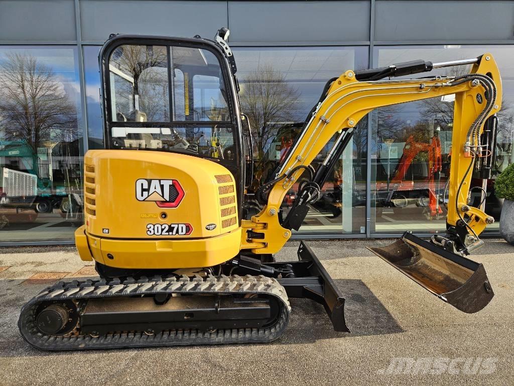 CAT 302.7 CR 小型挖掘机