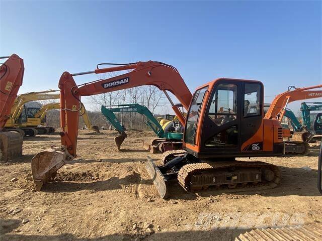 Doosan DX80 中型挖掘机