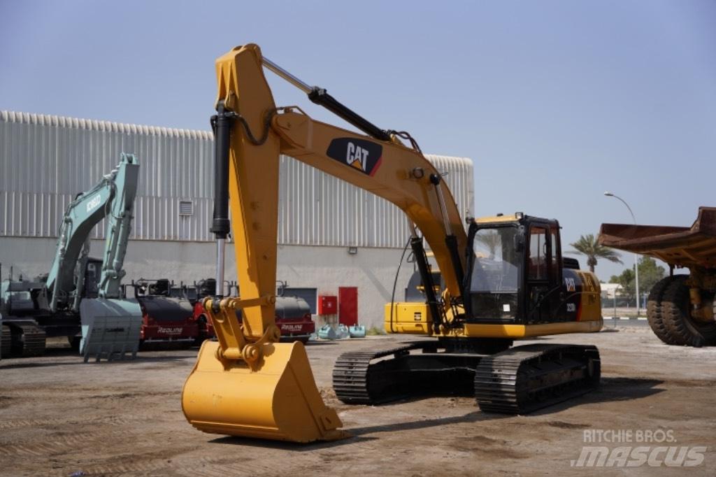 CAT 323D3 轮式挖掘机