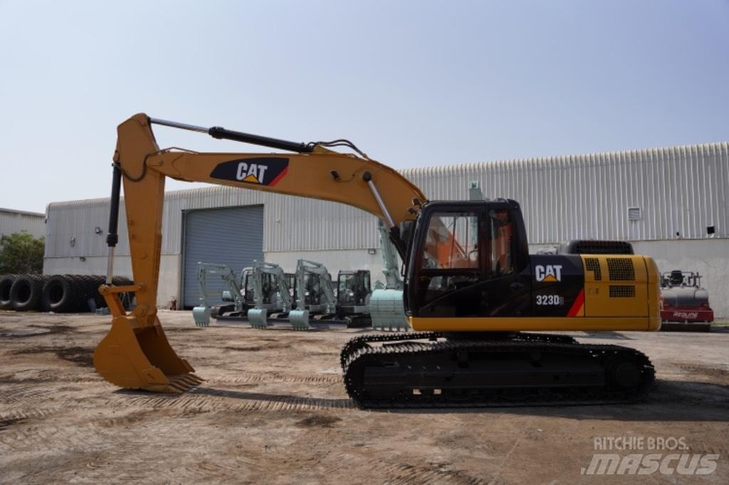 CAT 323D3 轮式挖掘机