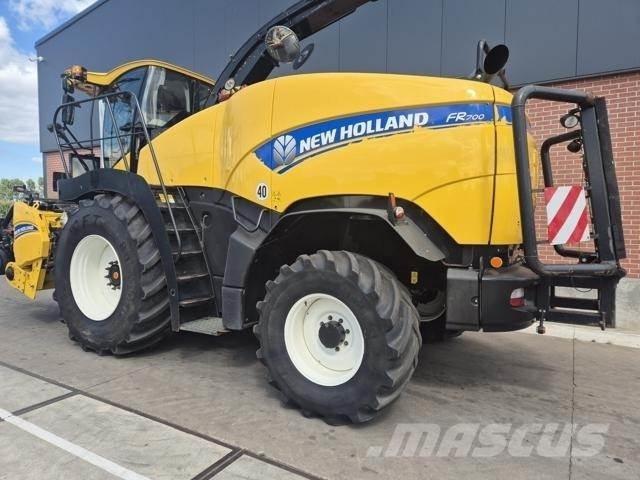 New Holland FR700 自走式青贮饲料收割机