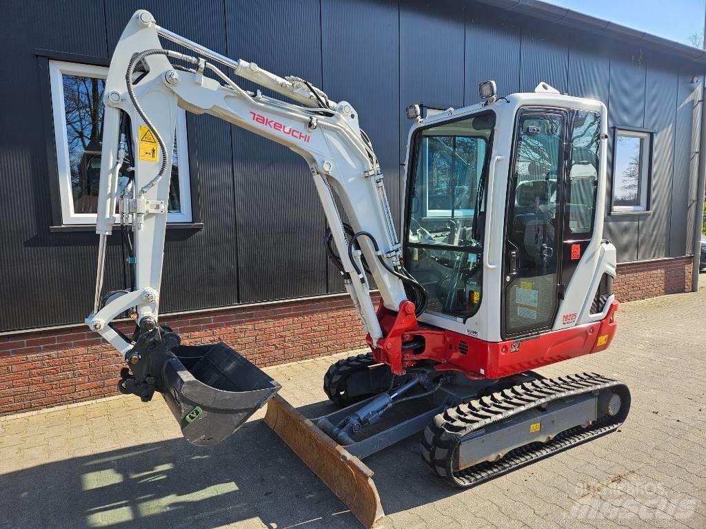 Takeuchi TB 225 小型挖掘机
