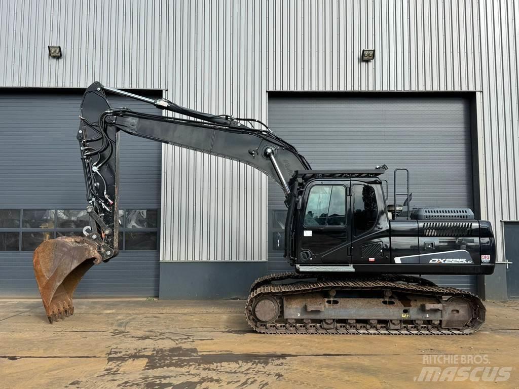 Doosan DX225LC-5 履带挖掘机