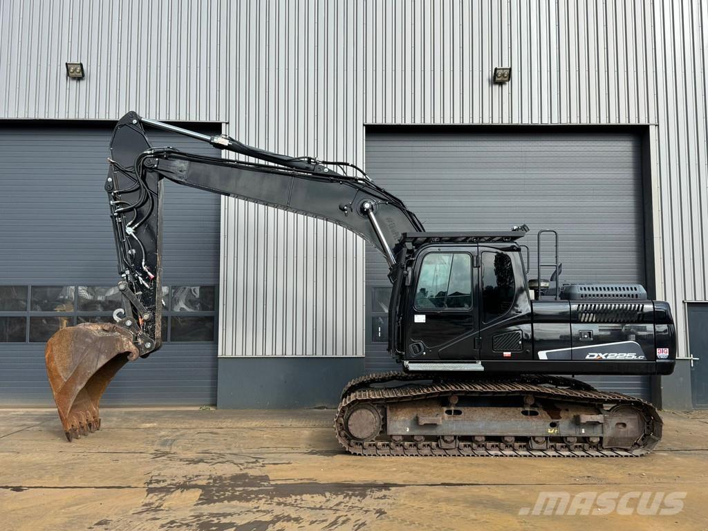 Doosan DX225LC-5 履带挖掘机