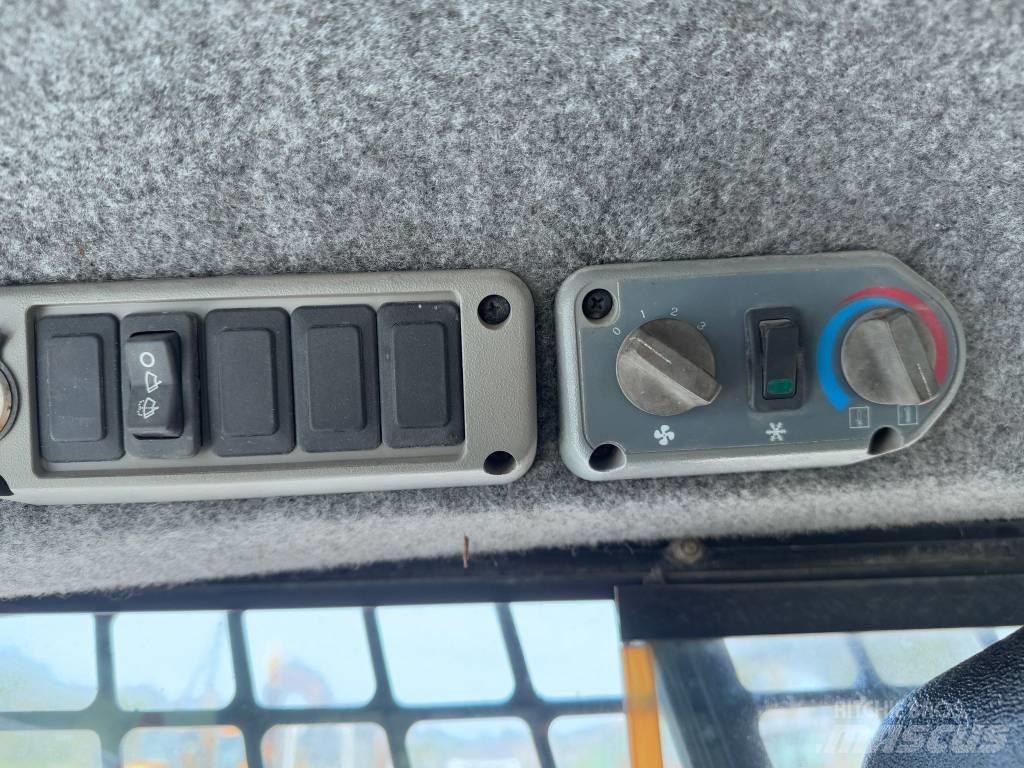 Bobcat T 300 滑移装载机