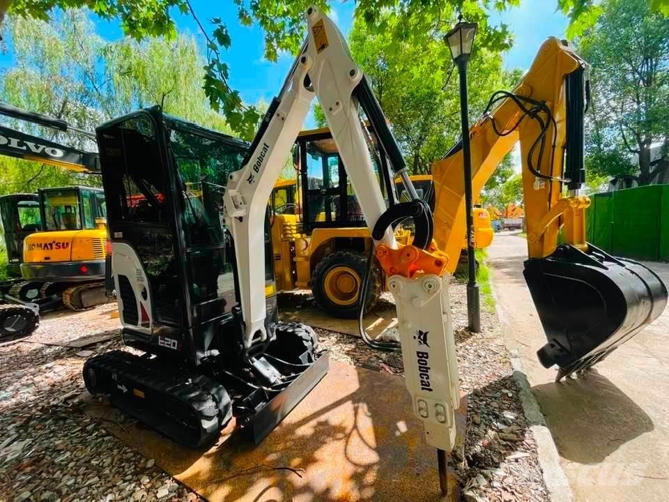 Bobcat E20z 小型挖掘机