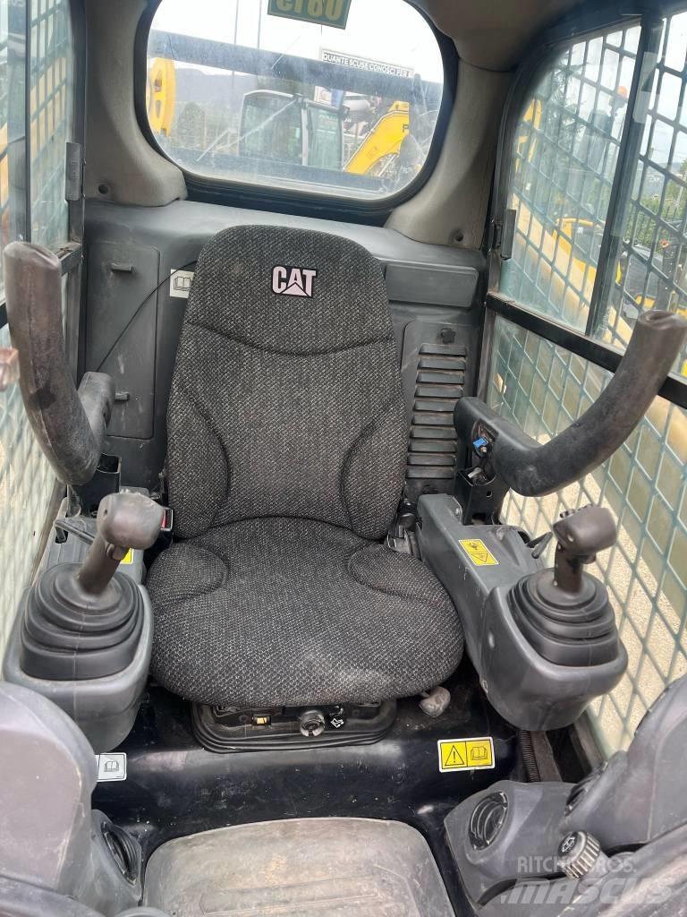 CAT 262 D 滑移装载机