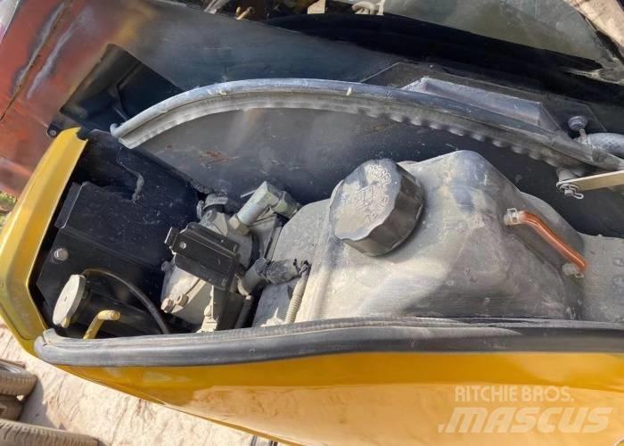 Komatsu PC30 履带挖掘机