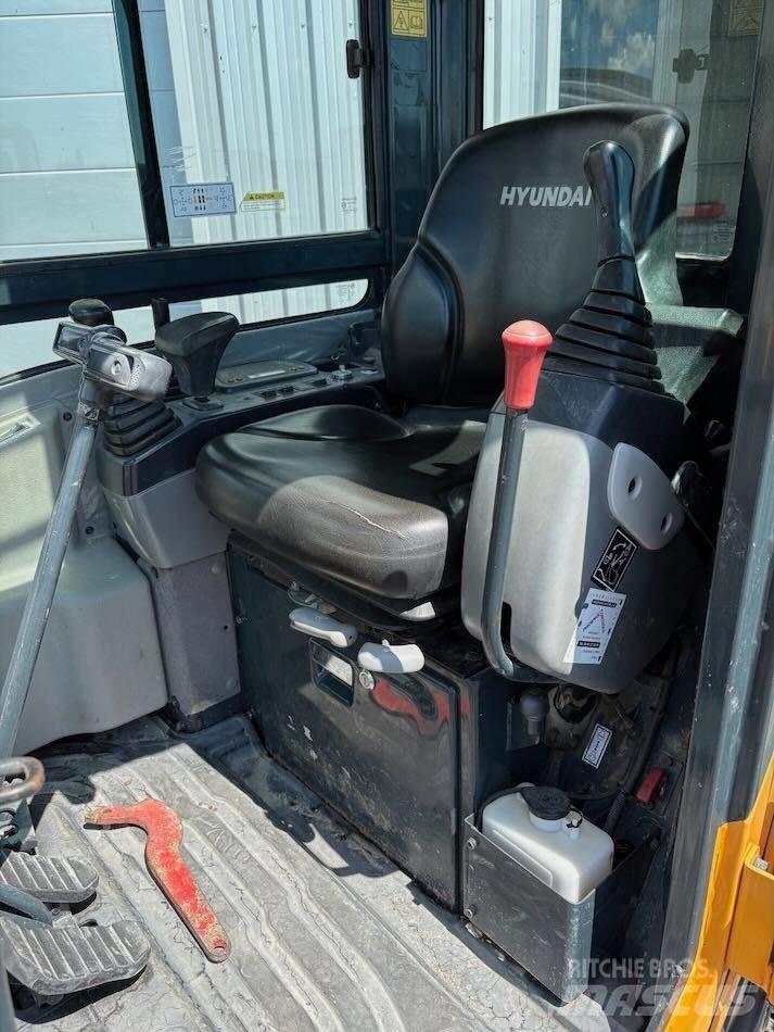 Hyundai R25Z-9 AK 小型挖掘机