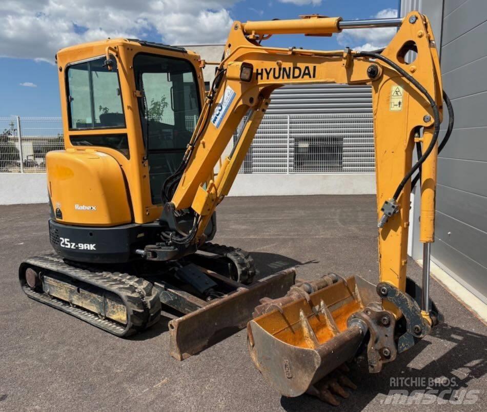 Hyundai R25Z-9 AK 小型挖掘机