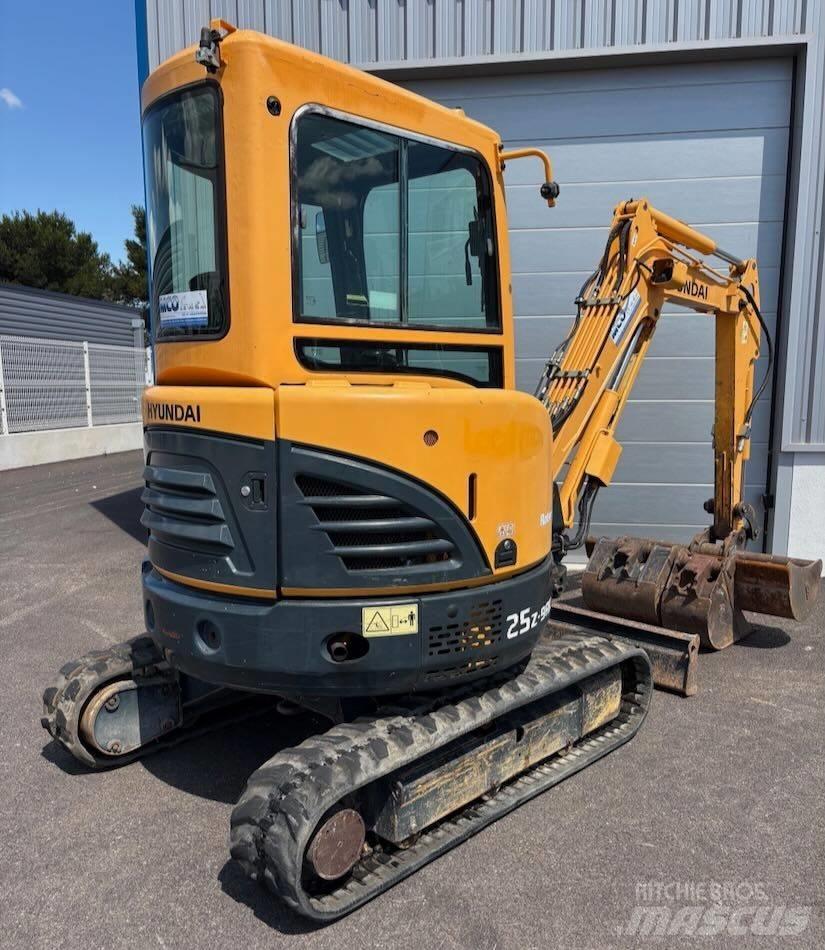 Hyundai R25Z-9 AK 小型挖掘机