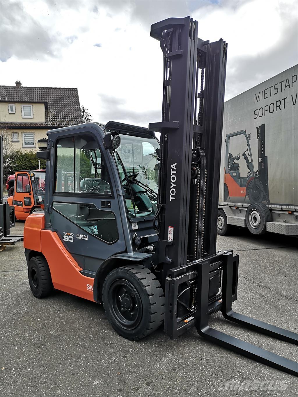 Toyota 02-8FDF30 柴油叉车