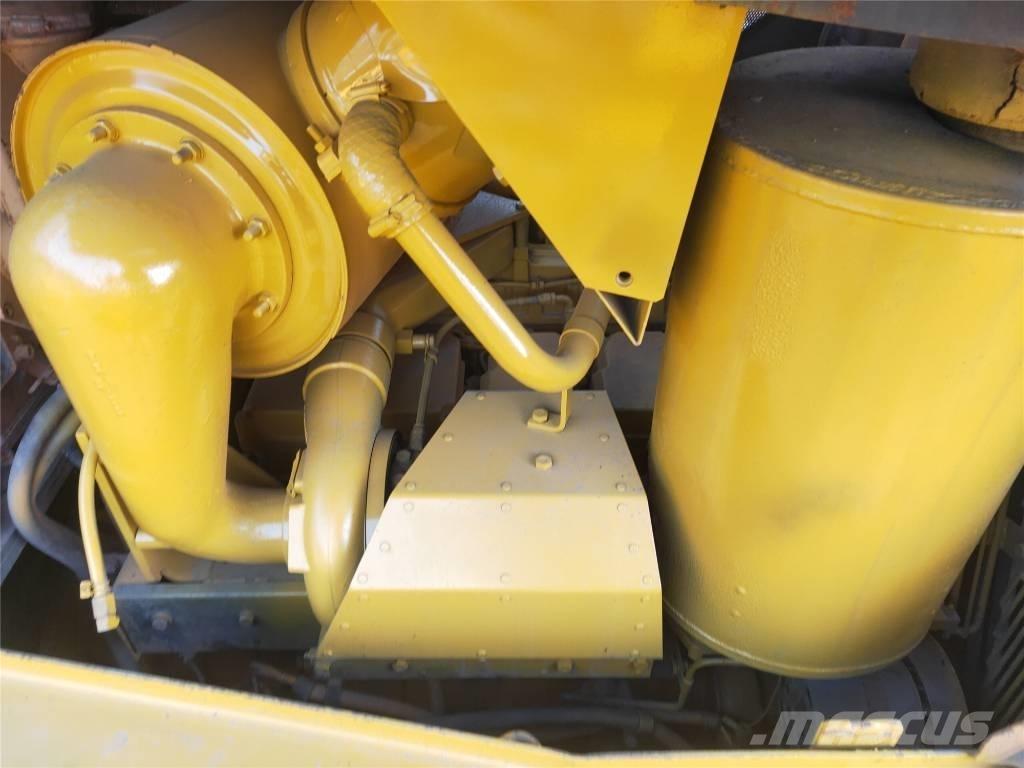 Komatsu D155AX-5 履带式推土机
