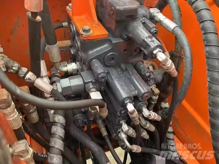 Doosan DH80 履带挖掘机
