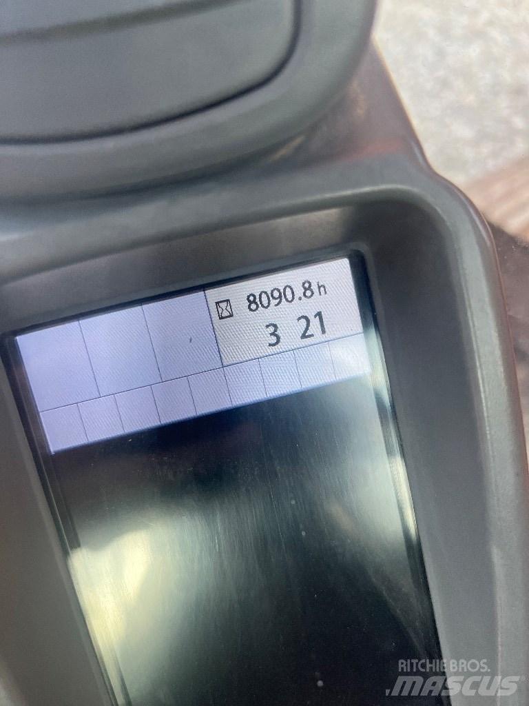 Hitachi ZX 210 履带挖掘机