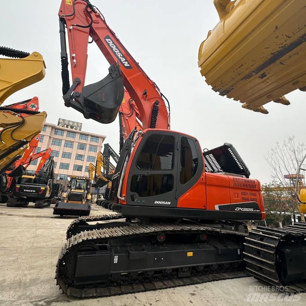 Doosan DX225LC-9C 履带挖掘机