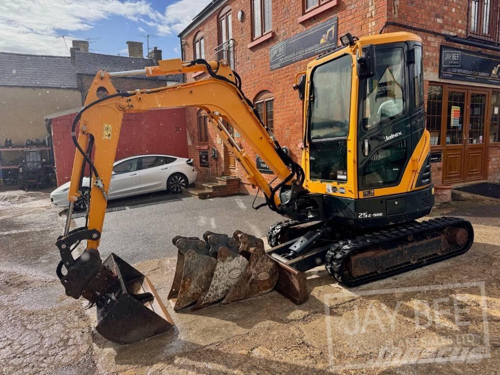 Hyundai R25Z-9 AK 小型挖掘机