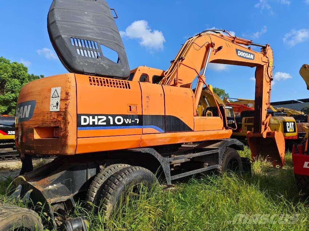 Doosan DH 210 W-7 轮式挖掘机