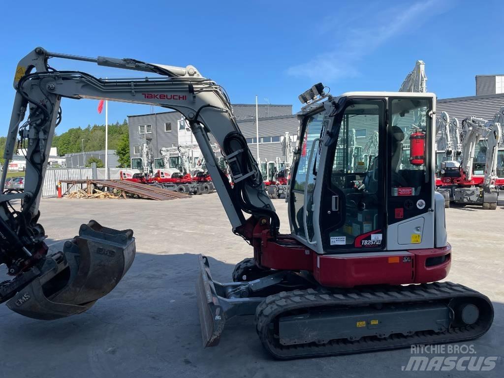 Takeuchi TB 257 FR 小型挖掘机