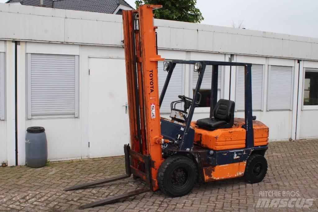 Toyota 5 FD 25 柴油叉车