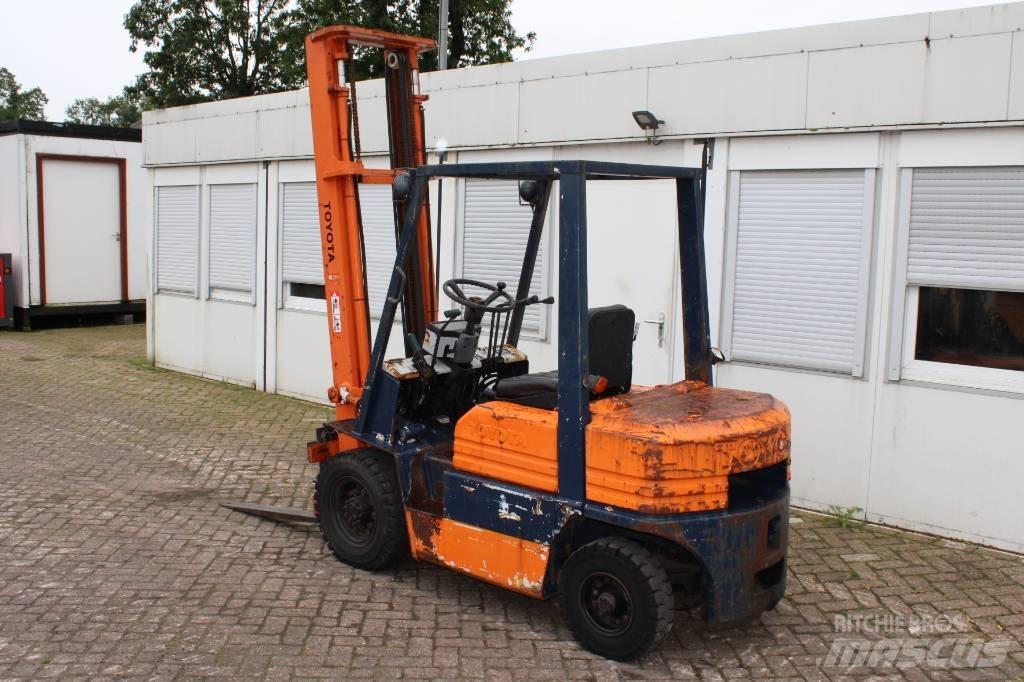 Toyota 5 FD 25 柴油叉车
