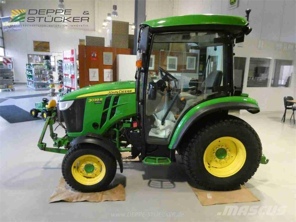 John Deere 3039R 小型拖拉机