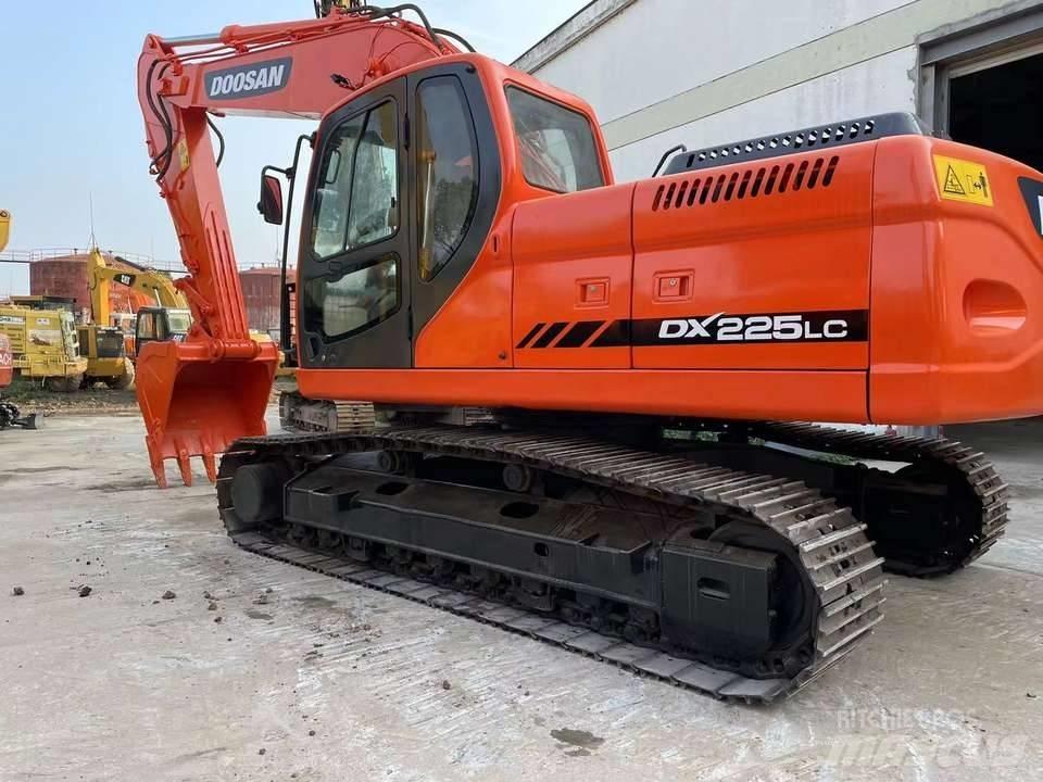 Doosan dx225 履带挖掘机