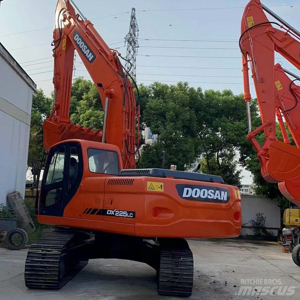 Doosan dx225 履带挖掘机
