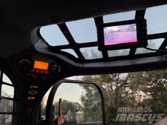Bobcat T 740 滑移装载机