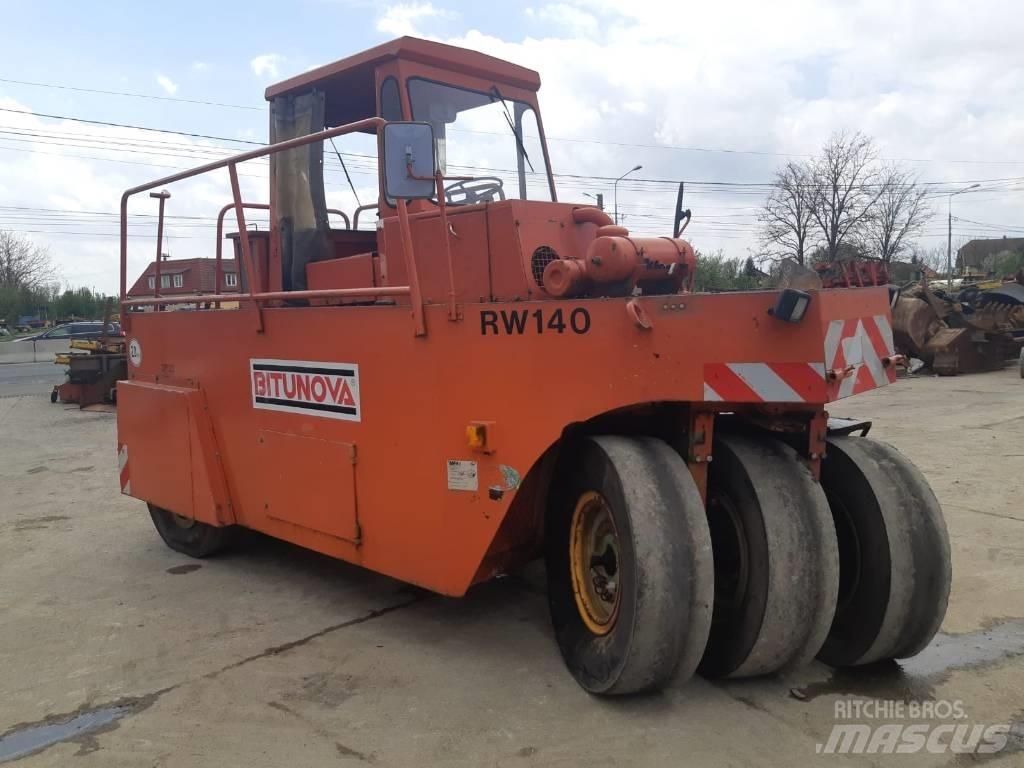 MBU RW140 胶轮压路机
