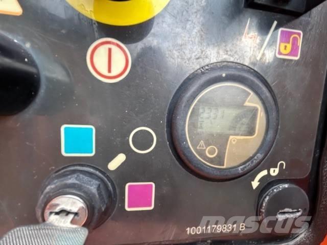 JLG 1200 SJP 直臂高空工作平台