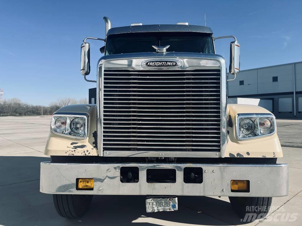 Freightliner 122 SD 牵引车