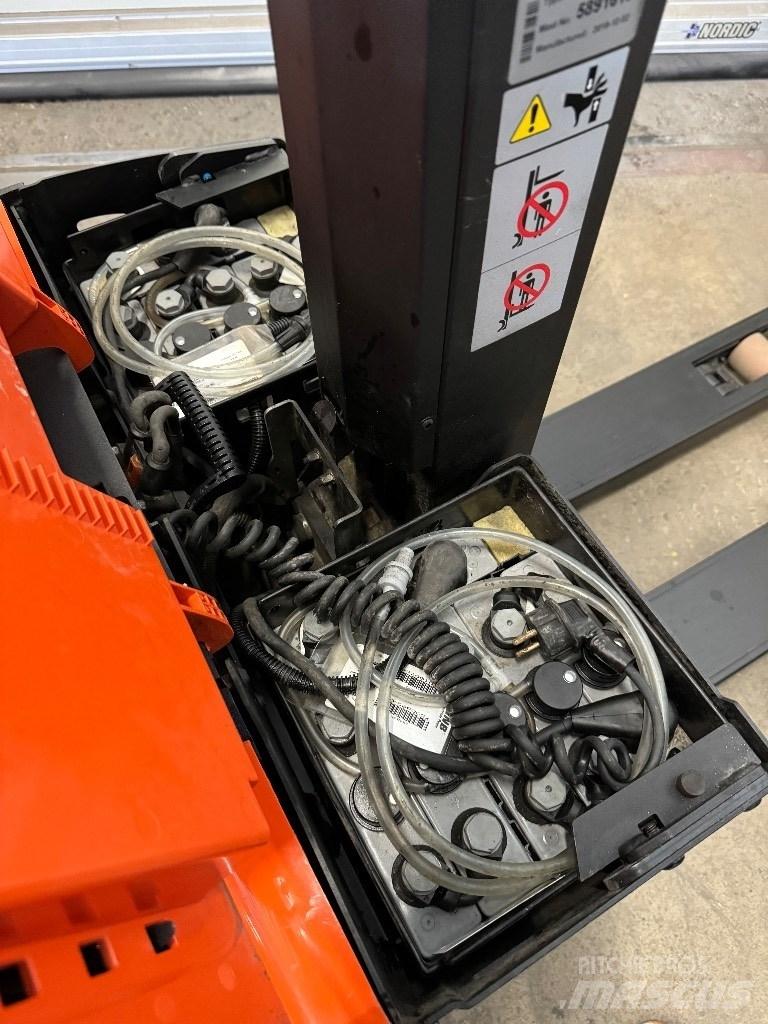 Toyota SWE080L 手推堆垛车