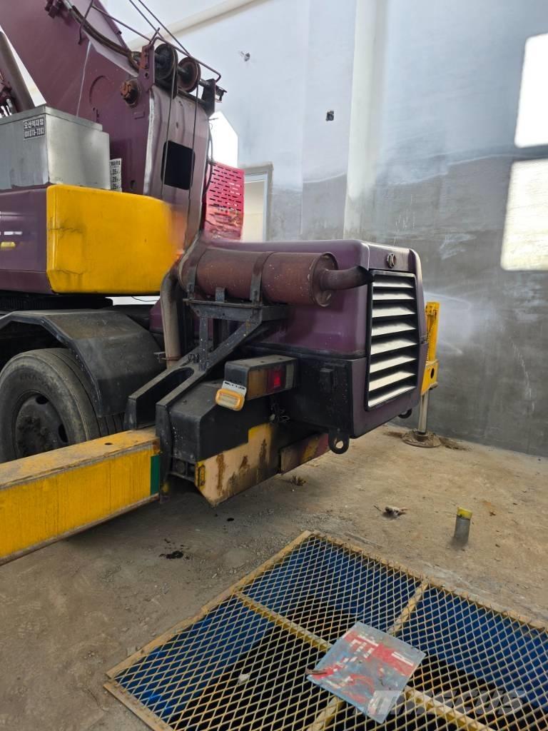 Kato MR 100 越野轮胎起重机︳越野吊︳越野起重机︳移动式起重机