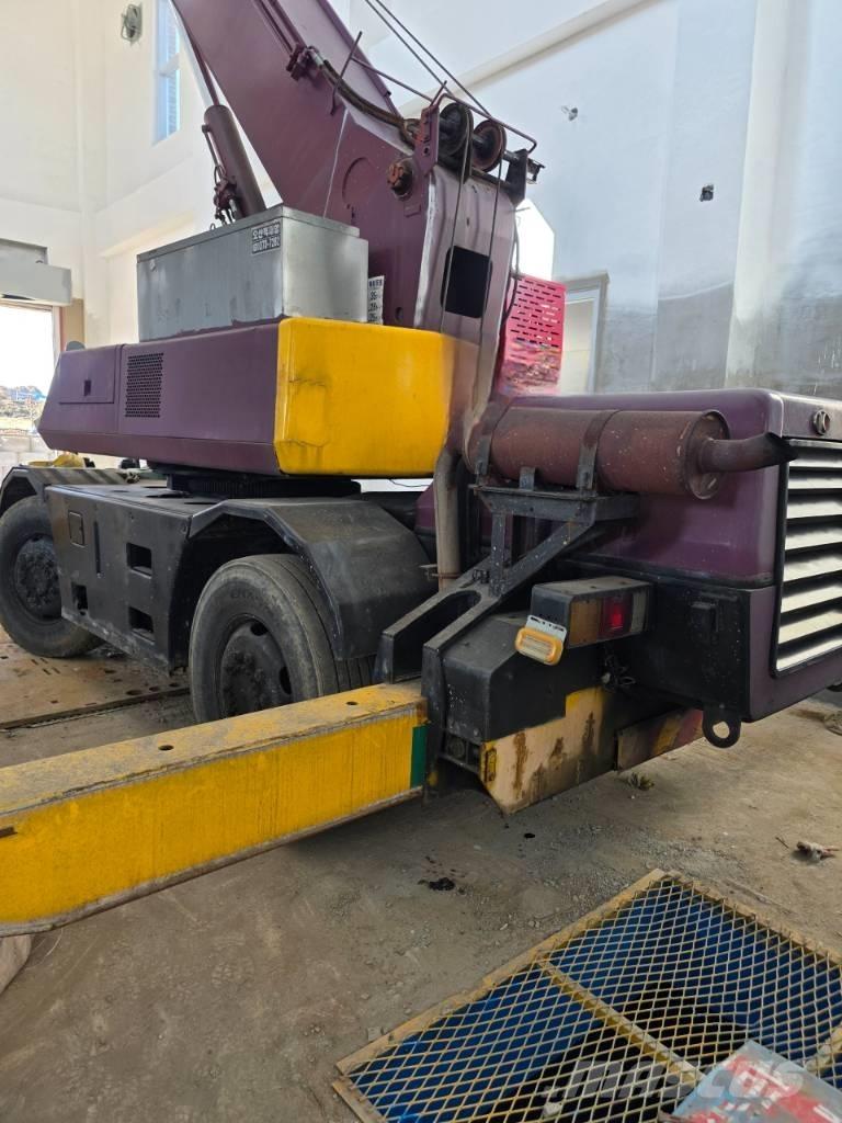 Kato MR 100 越野轮胎起重机︳越野吊︳越野起重机︳移动式起重机