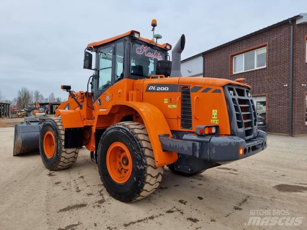 Doosan DL 200-3 轮式装载机