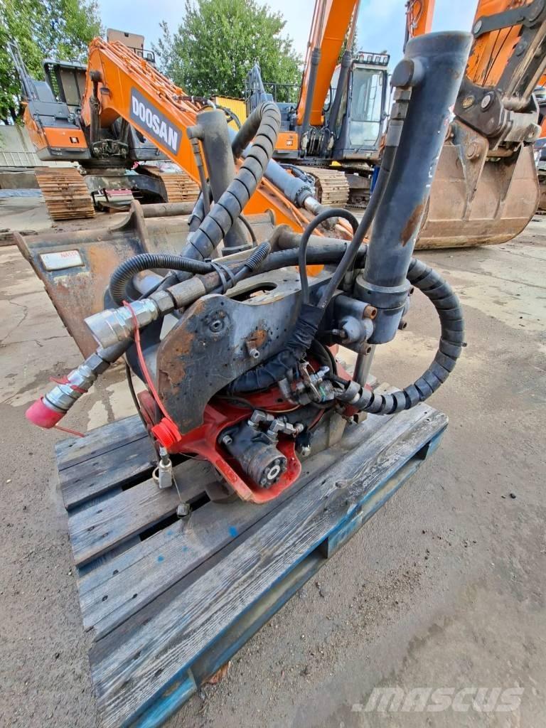 Doosan DX140W-5 轮式挖掘机