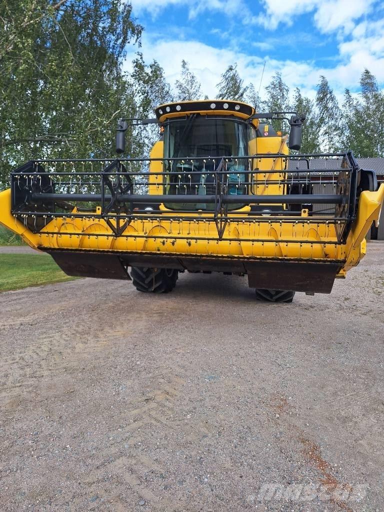 New Holland TC 5.70 联合收割机