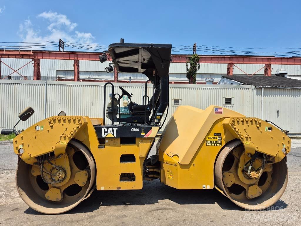 CAT CB 64 双轮压路机