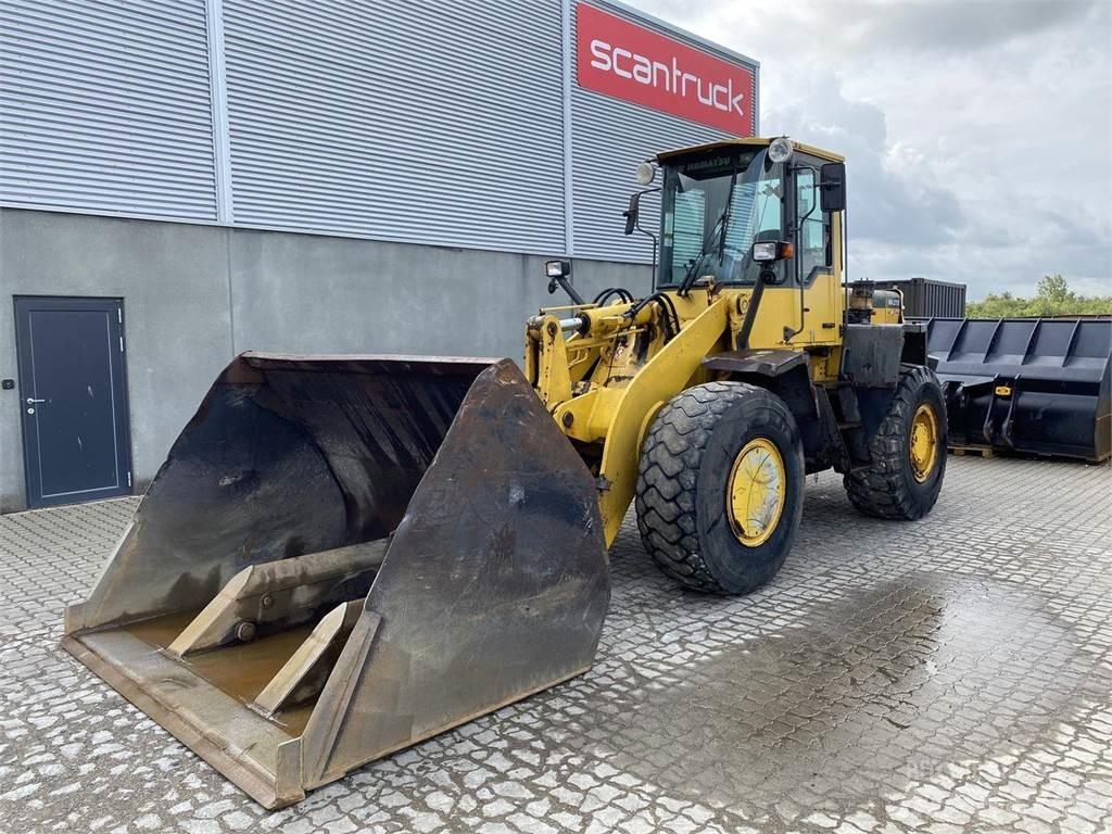 Komatsu WA270-3 轮式装载机