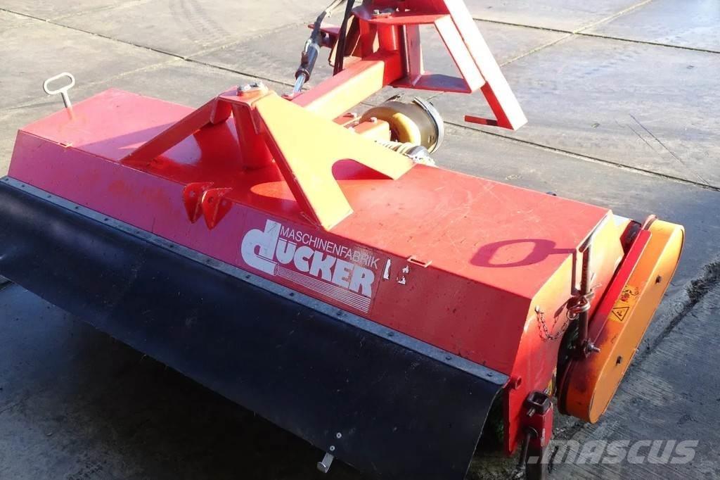 Dücker Veegmachine 道路清扫车