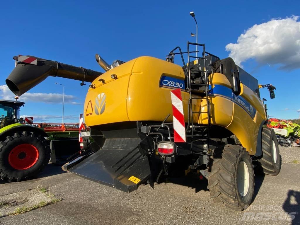 New Holland CX 8.90 联合收割机