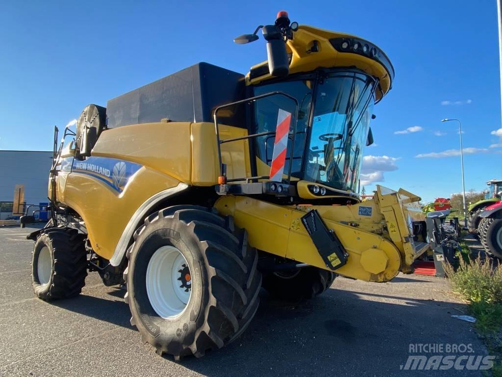 New Holland CX 8.90 联合收割机